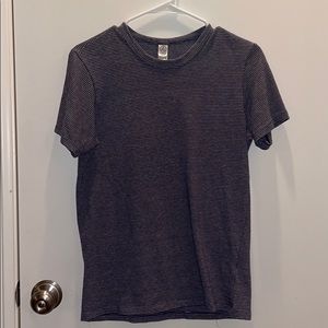 Men’s striped t-shirt.